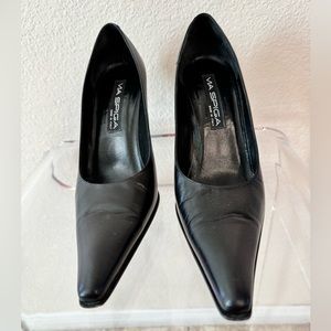 Via Spiga pointed pumps, size 39 in black